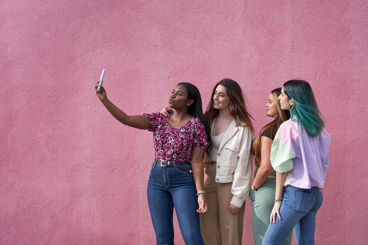 The Impact of Social Media Influencers on Fashion Trends